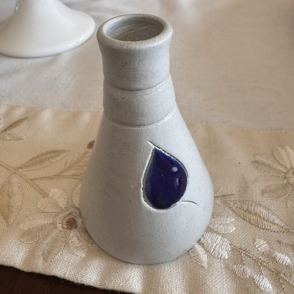 Williamsburg Pottery Bud Vase Salt Glazed Cobalt Blue Leaf- No Chips Or Cracks